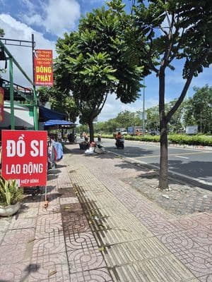 Cho thuê mặt bằng ngay mặt tiền phạm văn đồng