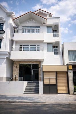 CHO THUÊ BIỆT THỰ - 168A Hoa Lan, P.2, PN - Hầm Xe, Sàn Suốt, Ngang 8m