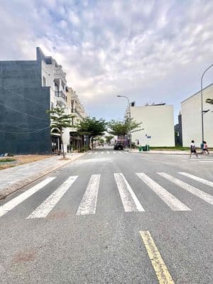 Bán lô đất ngộp rẻ nhất kdc iconcentral - tân đông hiệp - dĩ an - binh