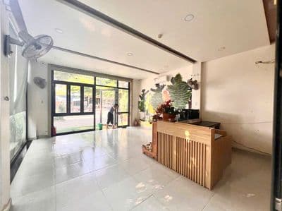 Cho thuê mặt bằng vp 2mt đường 15m sát trân hưng đạo, gần cầu rồng