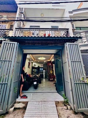 Bán nhà sổ hồng riêng, đúc 1 trệt 1 lầu ở Hương Lộ 2 ngay Bốn Xã