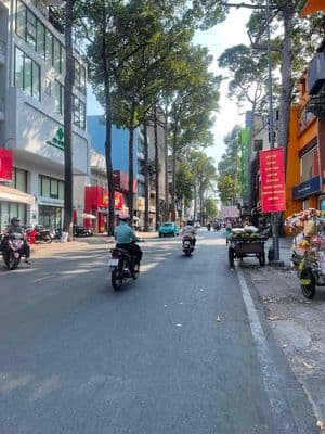 Bán nhà 2 tầng gần đường vĩnh hội. vào ở ngay.
