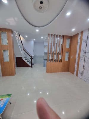 chỉ 4 ty6 . nhà sổ riêng 5 x 9m 2 tầng . đường Nguyễn thị xếu .Q7