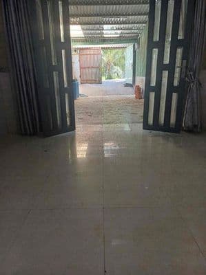 Cho thuê nhà mặt sông tx52 3Pn sân rộng chs4 giá 5,5 triệu