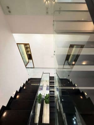Nhà bán kiệt ôtô Tôn Đức Thắng
