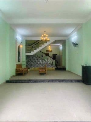 Cho thuê nhà nguyên căn 3 tầng, MT 33 Nguyễn Thị Thập, sát chợ tiện KD