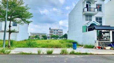 Gia đình cần bán đất mặt tiền tại Củ Chi. Đường nhựa dân cư đông.