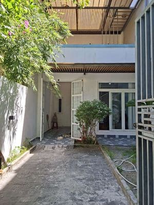 Cho thuê nhà 2 tầng sân vườn: đường nguyễn sắc kim - 3 phòng ngủ