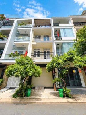 Nhà đường số phạm hữu lầu ở liền