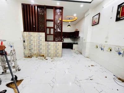 Nhà thuê nguyên căn hẻm rộng 4pn diện tích rộg điện nước chíh thức