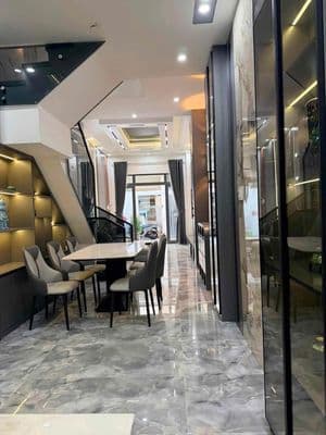 136 cho thuê nhà mới xây 3 tầng 2 mặt kiệt trước sau