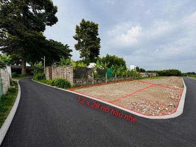 Chủ ngộp cần bán gấp 2 lô đất liền kề gần trạm thu phí bửu long