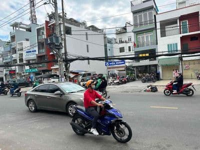 Cho thuê mặt bằng CMT8 mặt tiền đường đông đúc