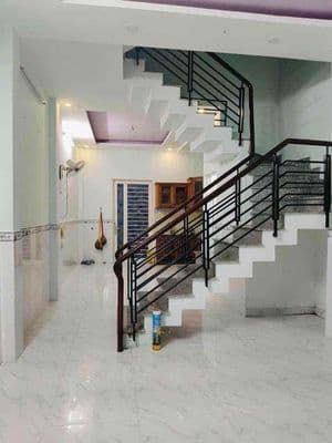 Nhà 2 lầu 3 phòng ngủ P.Long Trường