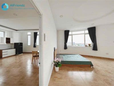 Penthouse 70m2 thang máy tận phòng - Kế AEON Mall - 1PN/1PK Ban công