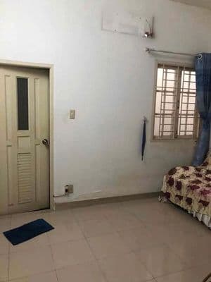 Cho thuê nhà ngay bên hông trương dhcn dt 4 x 15 m : 4 pn, 4 wc