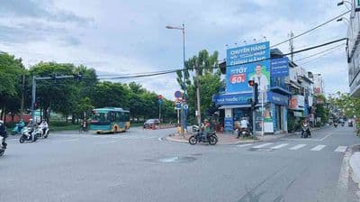 Biệt Thự 3 Tầng NAM HÒA - 7PN - Sát Ga Metro - 190m² Nở Hậu 15m