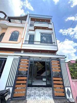 Nhà Mới Xây 2 Lầu 4,5 x 15m (Hậu 5m) Vị Trí Đẹp Mặt Tiền Đường . SHR