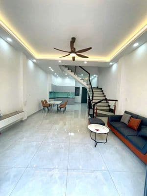 nhà 1 trệt 2 lầu có nội thất gần Ngã 6 An Phú