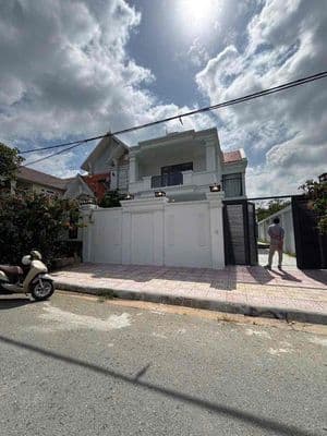 Cho thuê biệt thự KDC Phú Xuân gần UBNd huyện Nhà bè - Dt