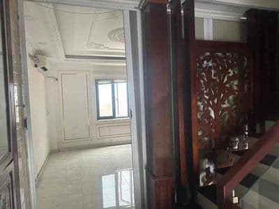 Cho thuê căn hộ mặt tiền đường thống nhất