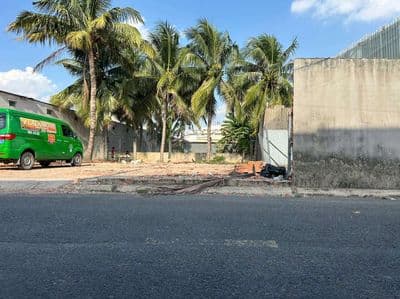 Bán Đẩ Măt Tiền Giá Rẻ Vị Trú Trung Tâm DT 5x20m Full Thổ Giá 4.55 Tỷ