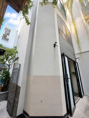 Lê Văn Sỹ Quận 3 - 5 Tầng, 4 phòng khép kín, khai thác 22tr/tháng.