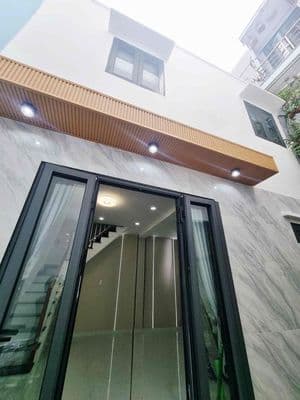 Giảm 100 triệu - nhà 2 tầng - ngay bến xe buýt hiệp thành