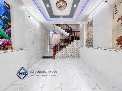 Nhà 3 lầu 4x20 có sân để xe hơi cách Lê Thị Riêng 150m