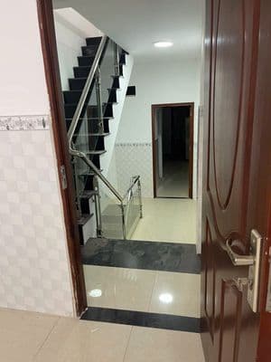 Nhà 4 tầng còn mới đẹp, 3.3m x 18m, 4PN( WC riêng), 5WC, hẻm 3m Lò Gốm