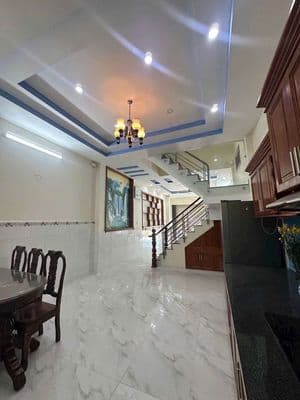 Chính Chủ Gửi Bán Nhà Mặt Phố 76m2 , 3 Lầu , Vị Trí Vàng , 5.86.TL