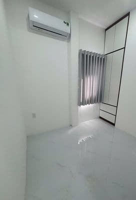 Nhà ngay Âu Cơ - Lạc Long Quân 3x6m, 2 tầng 2PN. Giá 2.7 tỷ TL