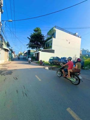 đất mặt tiền kinh doanh - ngay Thạnh Lộc 15