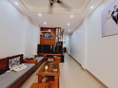 Bán nhà 5 tầng Hoàng Quốc Việt, 38m2, gần ĐH Điện Lực, 8 tỷ