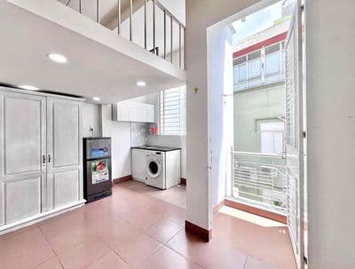 Căn hộ gác siêu rộng balcon lớn nội thất đầy đủ ngay chợ bà chiểu