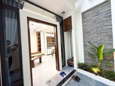 Nhà 50m 5 tầng full nội thất ô tô đỗ cửa Ngọc Thụy, Long Biên