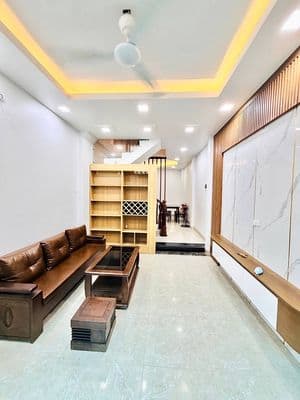 Nhà Long Biên ô tô vào nhà 2 thoáng hơn 6 tỷ