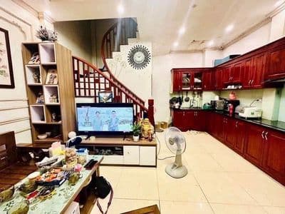 Bán nhà Thạch Bàn 30m2, 5 tầng, 3 ngủ, gần Cầu Vĩnh Tuy
