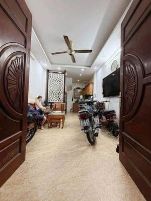 Bán nhà Thạch Bàn 30m2, 5 tầng, gần Cầu Vĩnh Tuy