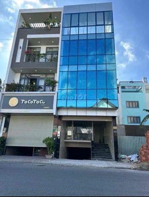 e còn 1 sàn lầu 4 thôi, giới hạn 5 xe máy giá 18tr chưa thuế (còn thươ
