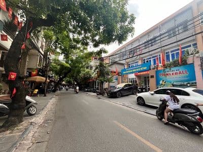 Nhà riêng Bạch Mai, Hai Bà Trưng, có sân để xe