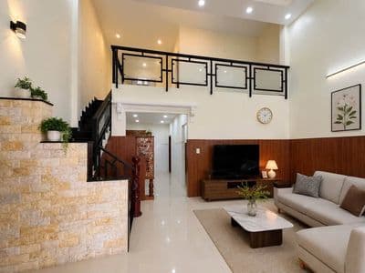 75m2 nhà 2 tầng 1 sẹt đường lớn, 4 tỷ x gần ngã tư thủ đức