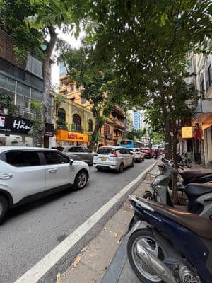 Nhà mặt phố Hàng Vôi, Hoàn Kiếm, 150m2, 20tr/tháng