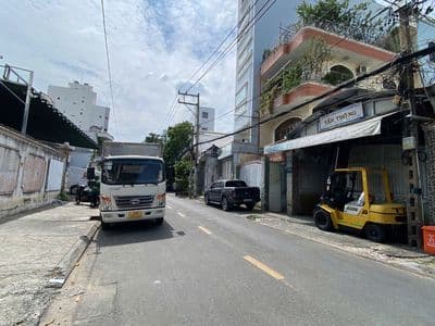 Nhà Thuê 12x20m.Cấp 4.Hẻm 10m Hòa Bình.Gía:32tr