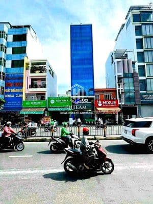 Mặt tiền nguyễn văn cừ – quận 1