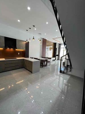 Cho thuê nhà rẻ nhất khu vực nhà 3 tầng đường Trần Kim Xuyến, Hoà Xuân
