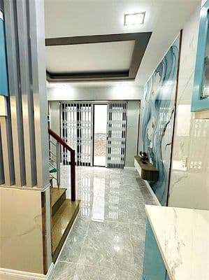 Sư vạn hạnh q5–đối diện ks windsor–nhà mới 3 tầng–sân riêng–chỉ 3t75