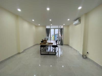 Cho thuê văn phòng lầu 4,5 trong nhà nguyên căn