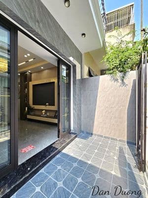 Bán nhà xây mới – mặt ngõ thông miếu hai xã