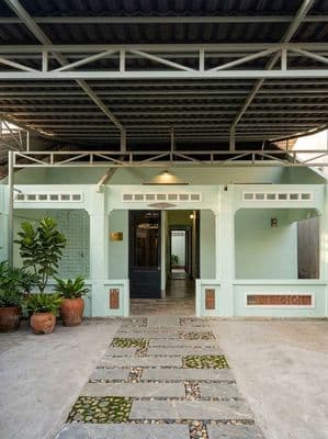 Chỉ 4.4 tỷ . nhà 240m²full thổ .hẻm xe hơi .tân hiệp 2 hoc môn